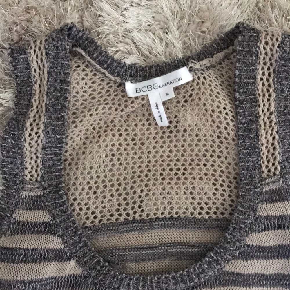 BCBG Top☑️✨ - Picture 2 of 3